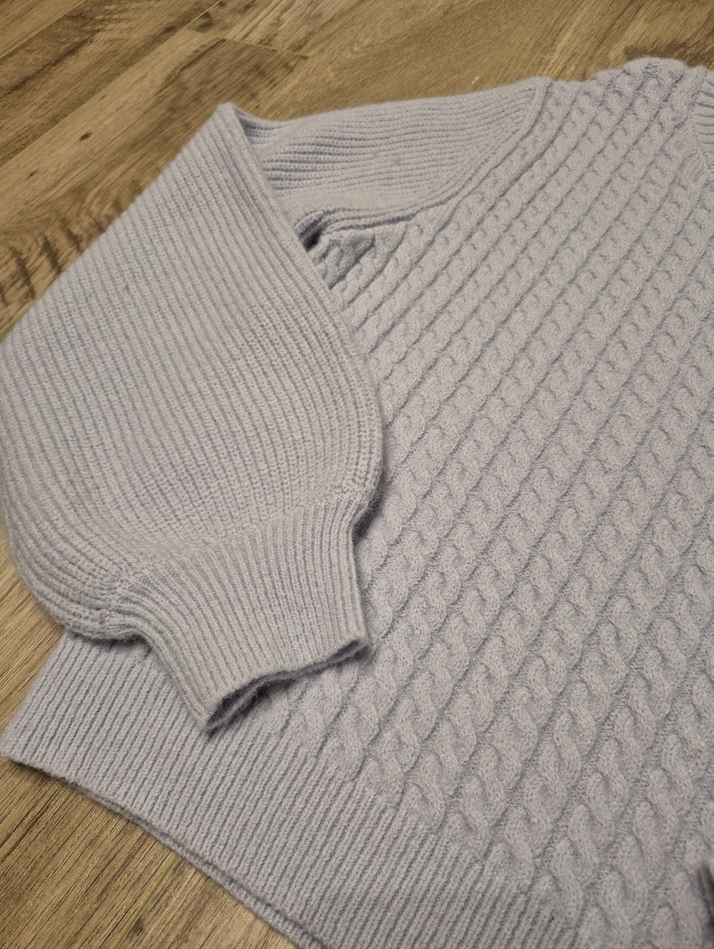Singular Women's Feminine Spring Lilac Cable Knit Crewneck Sweater Size Large - Picture 3 of 5